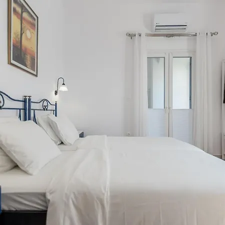 4 Min Walk To Naxos City